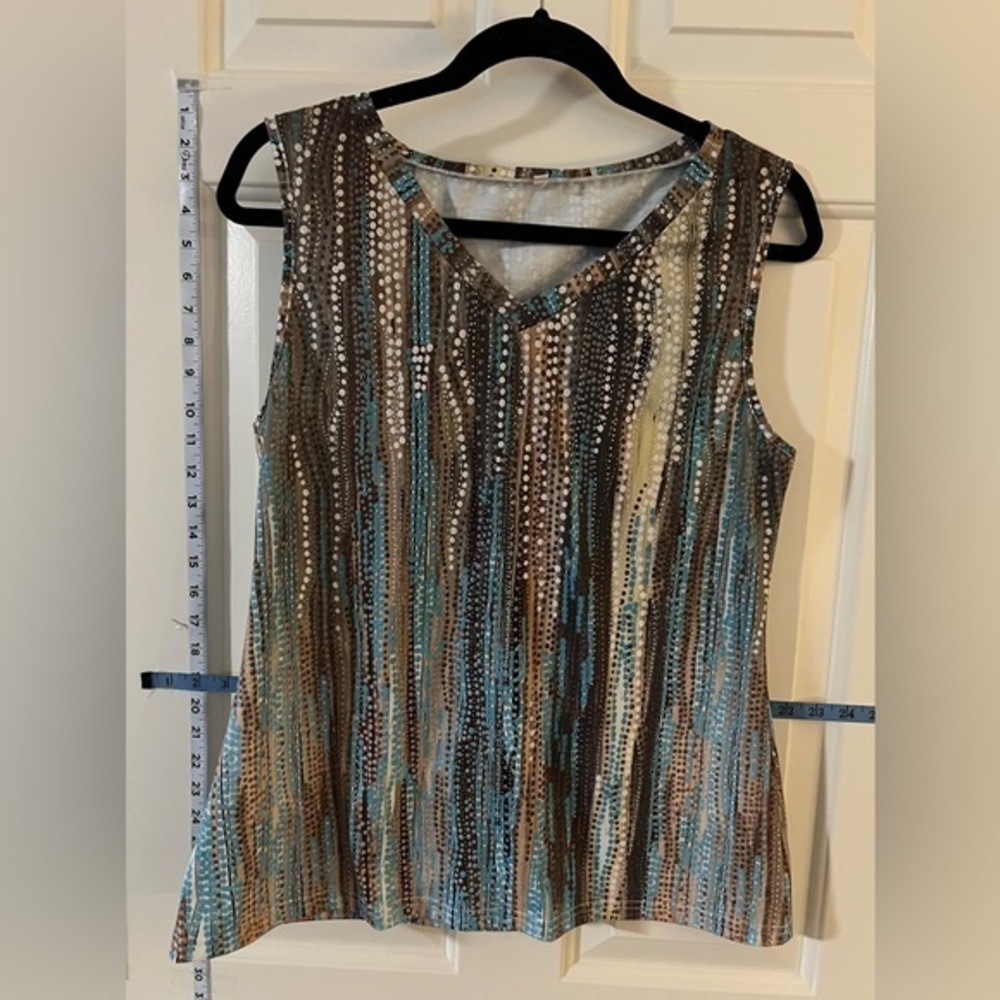 V neck Sleeveless Top Tank top, Medium